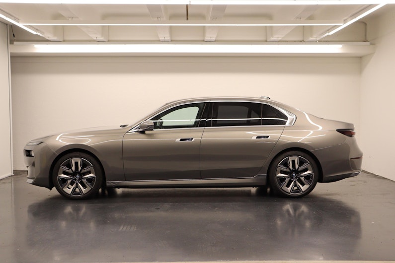 Vehicle image BMW i7