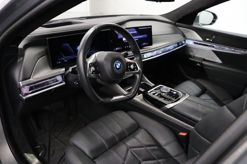 Vehicle image BMW i7