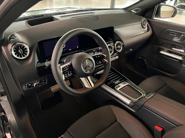 Mercedes-Benz GLA 250 Swiss Star AMG Line 4matic