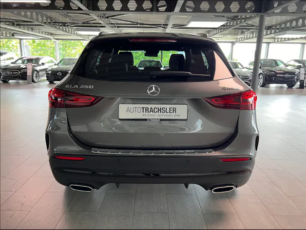 Mercedes-Benz GLA 250 Swiss Star AMG Line 4matic