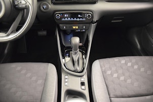 Vehicle image TOYOTA Yaris 1.5 VVT-i HSD Trend