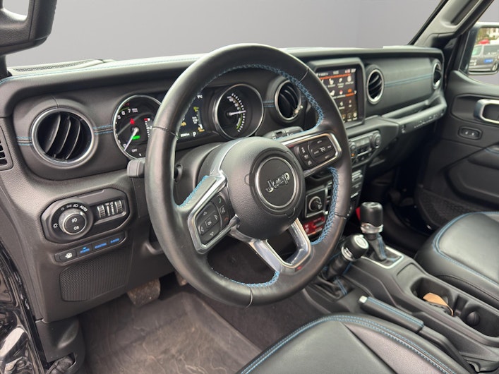 Vehicle image JEEP WRANGLER