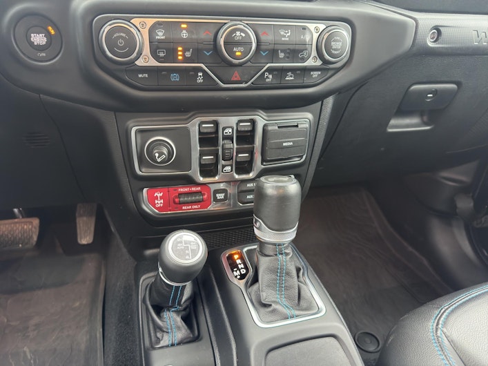 Vehicle image JEEP WRANGLER