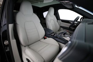 Vehicle image PORSCHE Cayenne Coupé 3.0 V6 E-Hybrid Platinum Edition