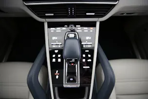 Porsche Cayenne Coupé 3.0 V6 E-Hybrid Platinum Edition