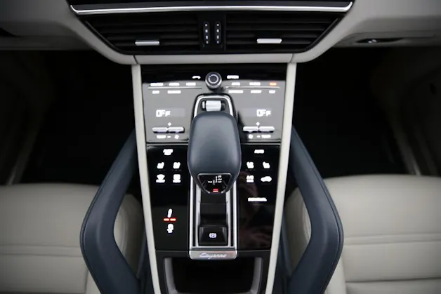 Porsche Cayenne Coupé 3.0 V6 E-Hybrid Platinum Edition