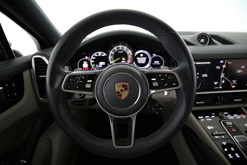 Vehicle image PORSCHE CAYENNE