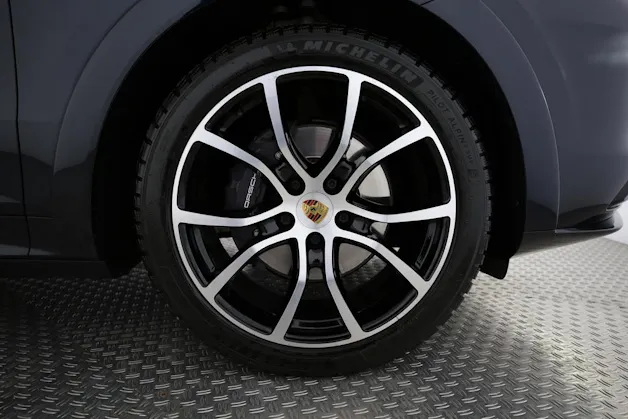 Porsche Cayenne Coupé 3.0 V6 E-Hybrid Platinum Edition