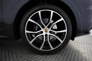 Vehicle image PORSCHE Cayenne Coupé 3.0 V6 E-Hybrid Platinum Edition