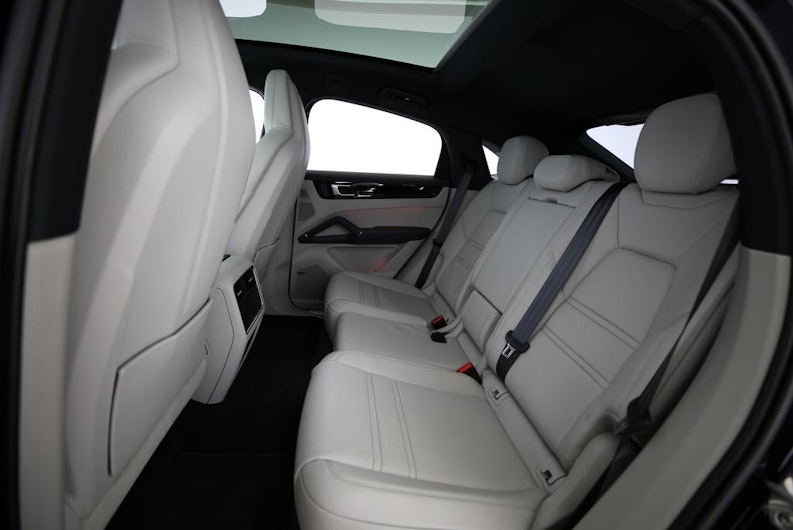 Vehicle image PORSCHE CAYENNE