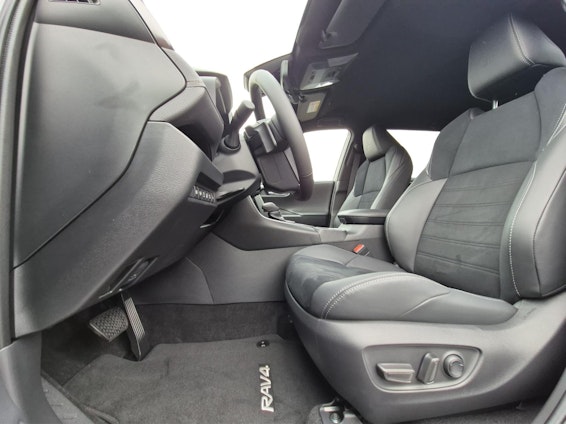 Vehicle image 4 Vehicle image 4