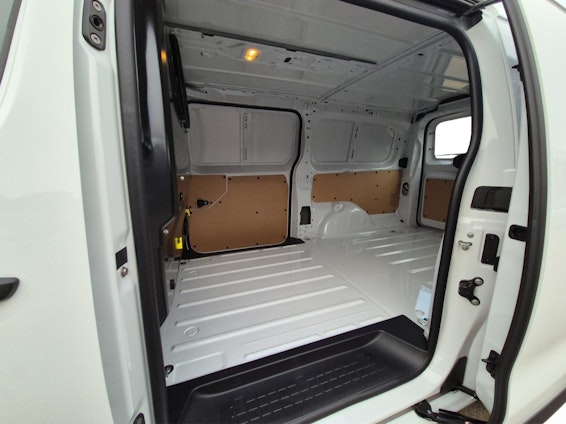 Vehicle image 9 Vehicle image 9