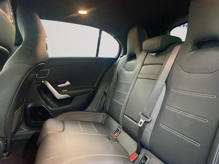 Vehicle image MERCEDES-BENZ A 200