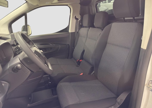 Vehicle image 8 Vehicle image 8