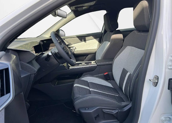 Vehicle image 4 Vehicle image 4