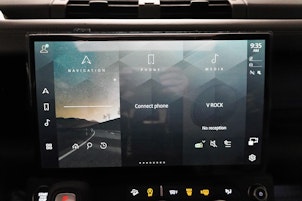 Vehicle image LAND ROVER Defender 90 3.0 D I6 250 X-Dynamic SE