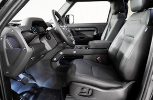 Vehicle image LAND ROVER Defender 90 3.0 D I6 250 X-Dynamic SE