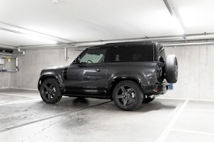 Vehicle image LAND ROVER Defender 90 3.0 D I6 250 X-Dynamic SE