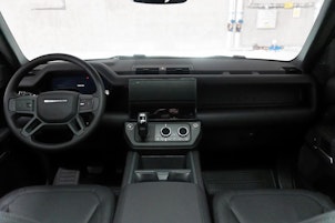 Vehicle image LAND ROVER Defender 90 3.0 D I6 250 X-Dynamic SE