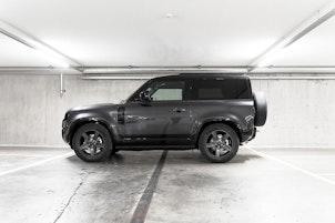 Vehicle image LAND ROVER Defender 90 3.0 D I6 250 X-Dynamic SE