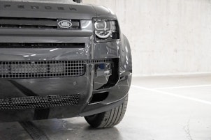 Vehicle image LAND ROVER Defender 90 3.0 D I6 250 X-Dynamic SE