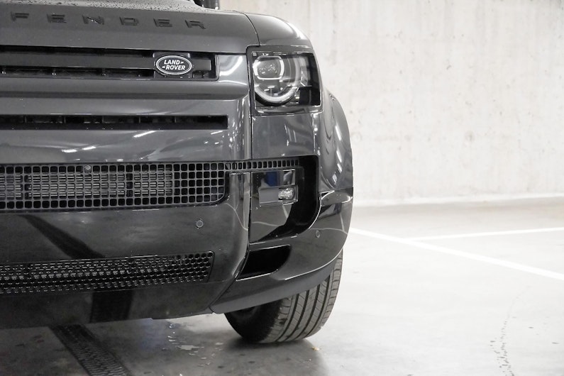 Vehicle image LAND ROVER DEFENDER