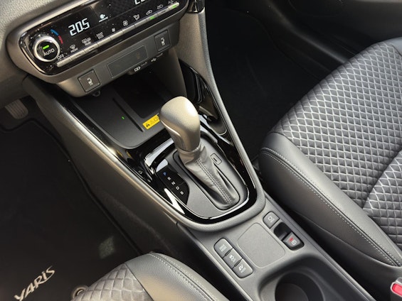 Vehicle image 16 Vehicle image 16