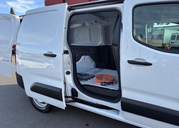 Vehicle image 16 Vehicle image 16