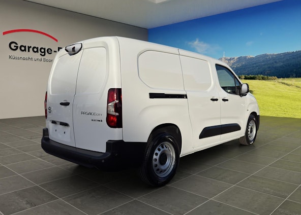 Vehicle image 4 Vehicle image 4