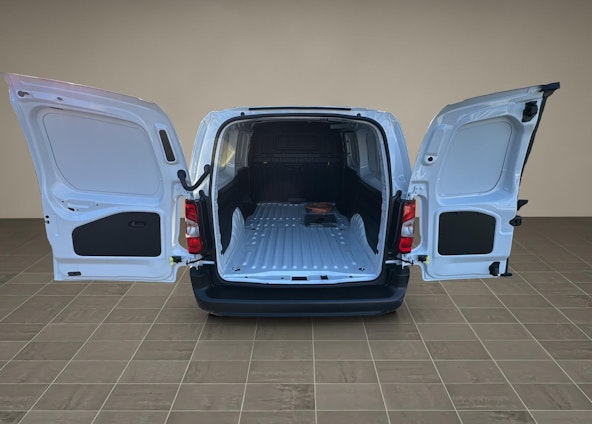 Vehicle image 18 Vehicle image 18