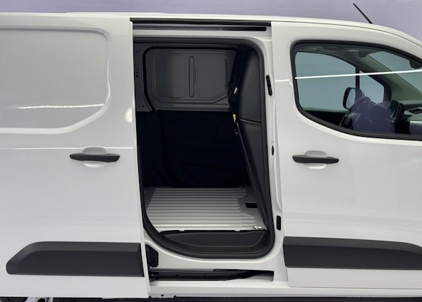 Vehicle image 14 Vehicle image 14