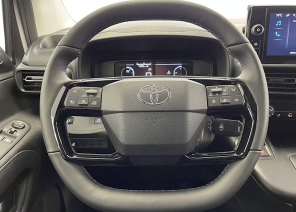 Vehicle image 10 Vehicle image 10