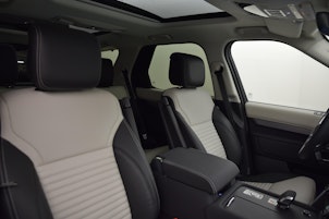 Vehicle image LAND ROVER Discovery 3.0 D I6 350 Gemini