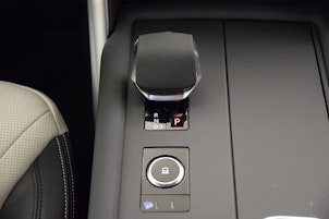 Vehicle image LAND ROVER Discovery 3.0 D I6 350 Gemini