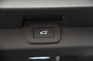 Vehicle image LAND ROVER Discovery 3.0 D I6 350 Gemini