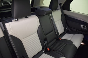 Vehicle image LAND ROVER Discovery 3.0 D I6 350 Gemini