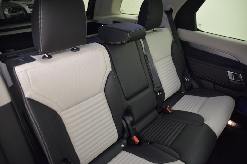 Vehicle image LAND ROVER DISCOVERY