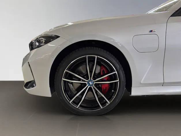 BMW 330e xDrive SAG Touring