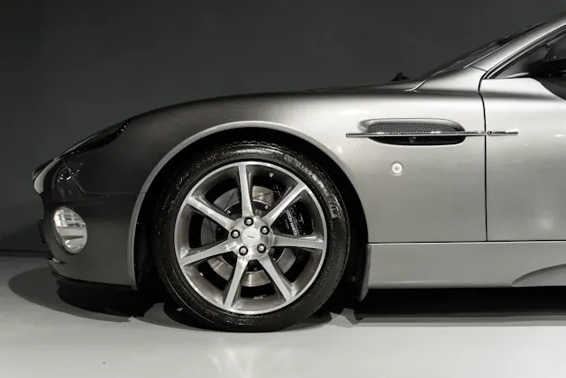Aston Martin Vanquish 6.0 V12