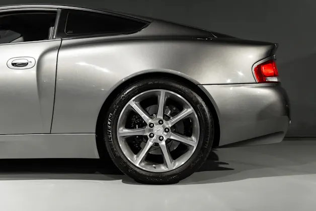 Aston Martin Vanquish 6.0 V12