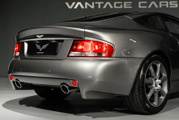 Aston Martin Vanquish 6.0 V12