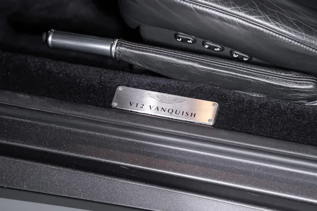 Aston Martin Vanquish 6.0 V12