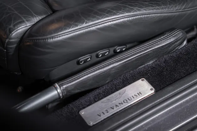 Aston Martin Vanquish 6.0 V12