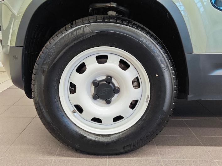 Vehicle image LAND ROVER DEFENDER