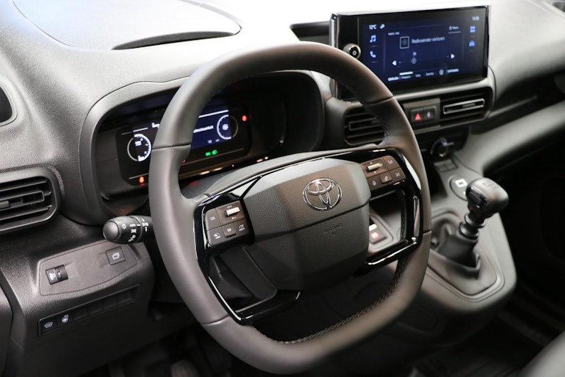 Vehicle image TOYOTA PROACE CITY