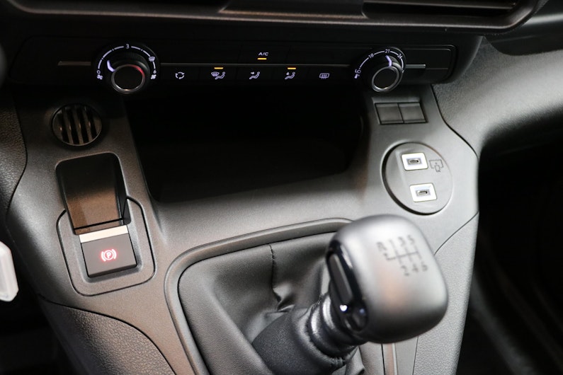 Vehicle image TOYOTA PROACE CITY