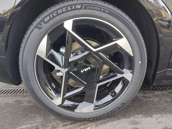 Vehicle image 18 Vehicle image 18