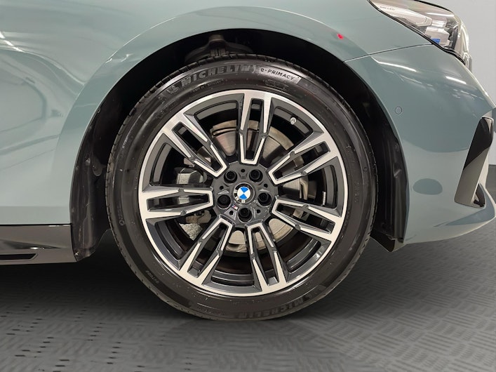 Vehicle image BMW 5 SERIES