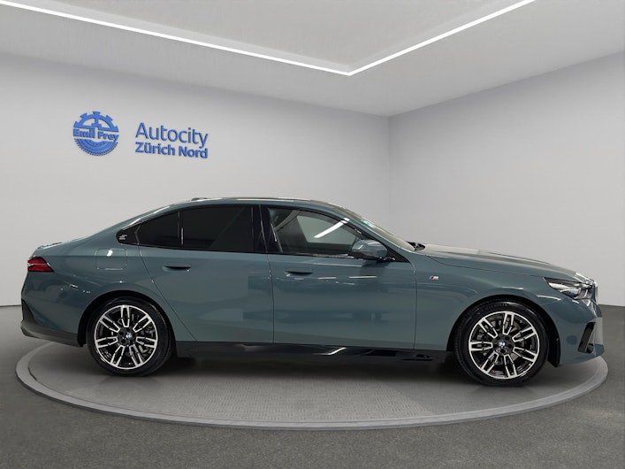 Vehicle image BMW 5 SERIES