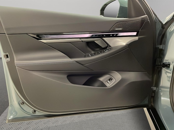 Vehicle image BMW 5 SERIES